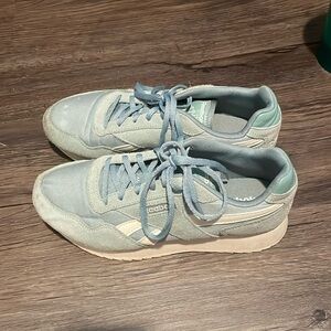 Reebok classic! These are In great shape I just don’t wear them.